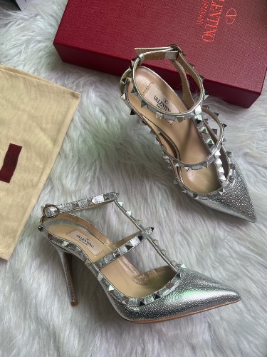 Valentino Garavani Rockstud 100 pumps