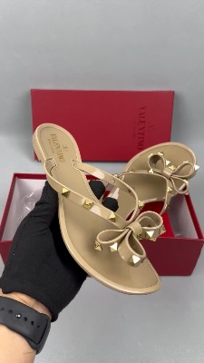 Valentino Garavani Rockstud bow thong sandals — 5