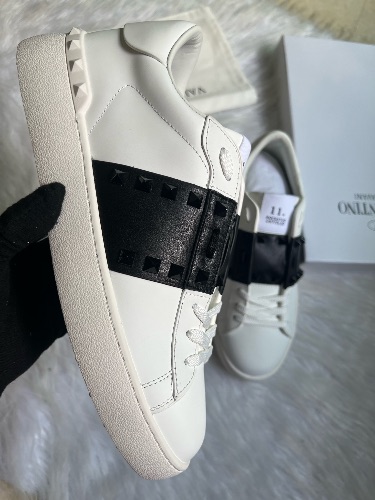 Valentino Garavani Rockstud Untitled white leather sneakers — 3