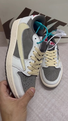 Air Jordan 1 Low OG SP Travis Scott "Reverse Mocha" sneakers — 5