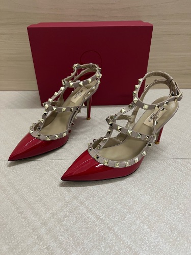 Valentino Garavani Rockstud patent leather t-strap pumps — 3