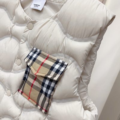 Burberry white children's or youth down puffer gilet — 6