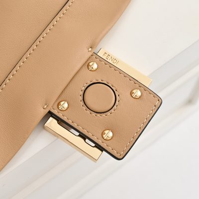 Fendi Mamma Baguette bag (T) — 4
