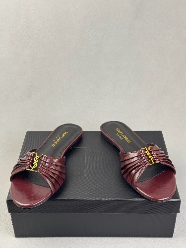 Saint Laurent Babylone leather mules in a bordeaux red color — 4