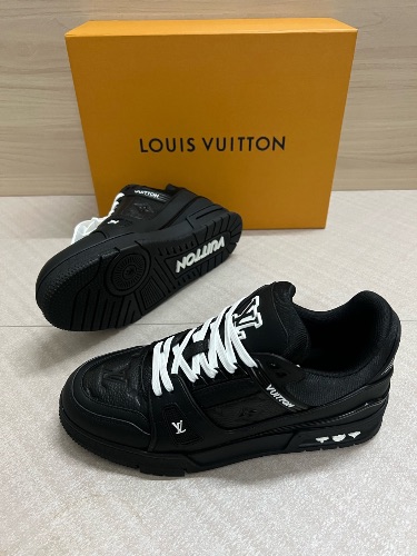 Louis Vuitton Trainer 'Embossed Monogram' sneakers