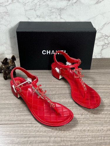 Chanel red quilted leather thong sandals