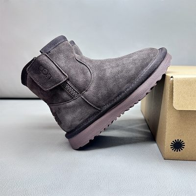 UGG kids' suede short boots — 7