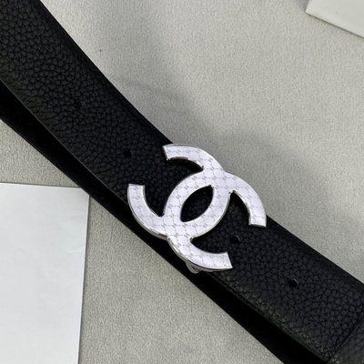 Chanel black leather belt featuring a gold-toned interlocking CC buckle — 5