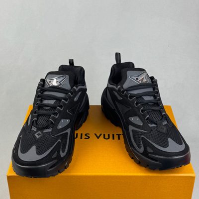 Louis Vuitton Tatic sneakers in black — 4