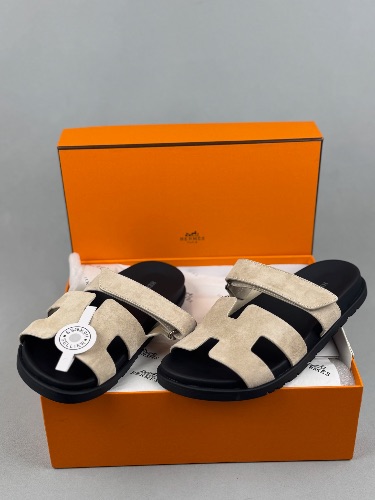 Hermès Chypre sandals in beige suede