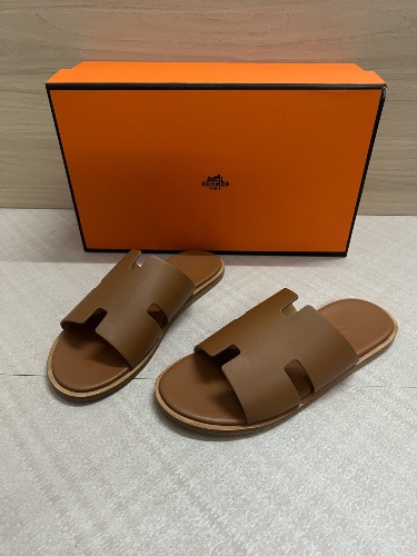 Hermès Izmir men's sandals in a brown leather