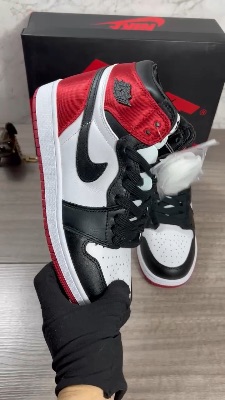 Nike Air Jordan 1 Retro High Satin Black Toe (W) sneakers — 5