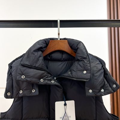 Moncler Macareux Hooded Gilet — 3