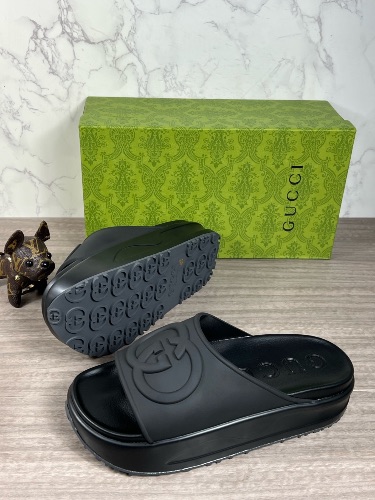 Gucci Interlocking G slide sandals
