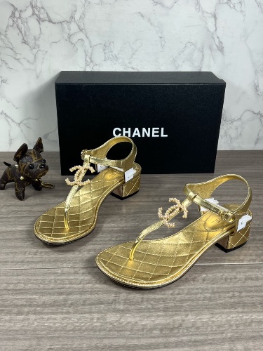 Chanel gold leather thong sandals — 3