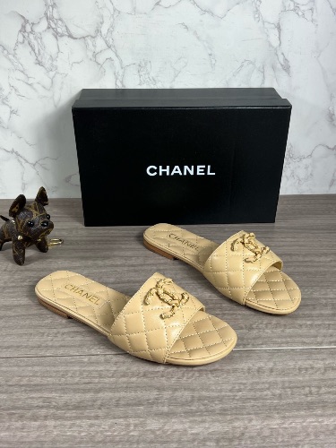 Chanel quilted lambskin slide sandals — 4