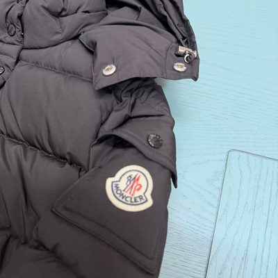 Moncler long-sleeved, black quilted down puffer coat — 8