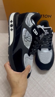 Louis Vuitton Run Away trainers in black — 5