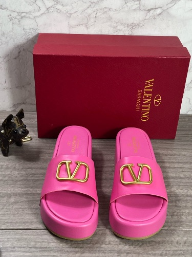 Valentino Garavani VLogo signature pink leather platform slides — 3