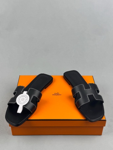 Hermès Oran sandals in black leather — 4