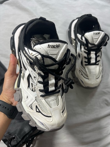 Balenciaga Track.2 trainers in black and white — 3