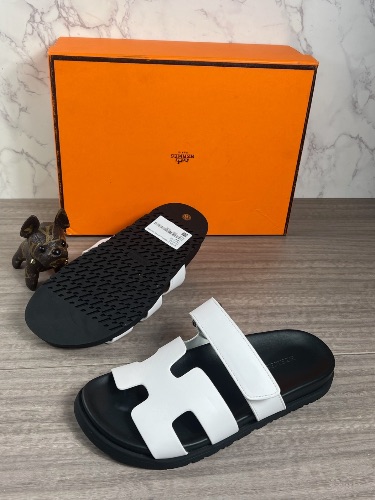 Hermès Chypre sandals in white calfskin leather