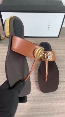 Gucci Marmont leather thong sandals — 5
