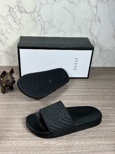 Gucci Matelasse Black Rubber Pool Slides