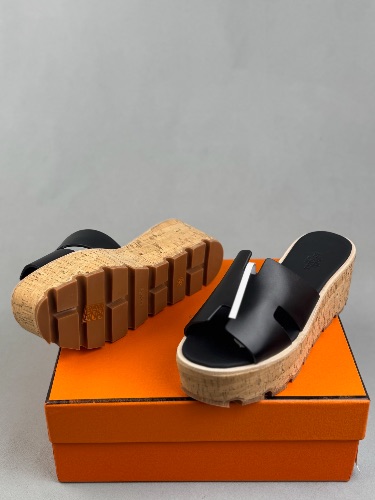 Hermès Eze 30 black calfskin sandals