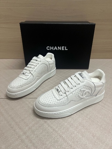 Chanel 23A white calfskin leather sneakers — 3