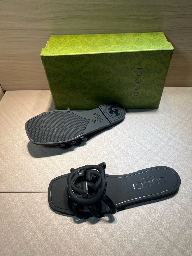 Gucci Interlocking G slide sandals