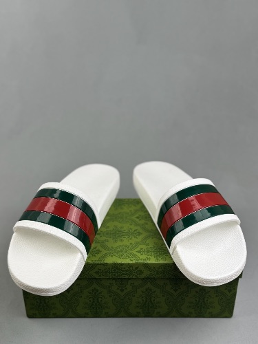 Gucci Pursuit white rubber slide sandals — 4