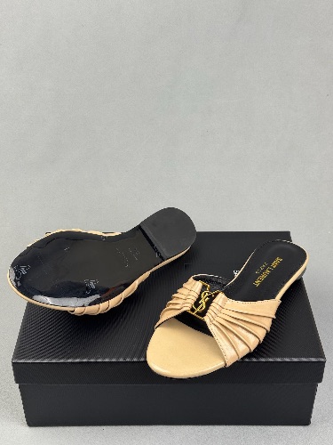 Saint Laurent Babylone leather mules in beige