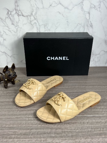 Chanel quilted lambskin slide sandals — 3