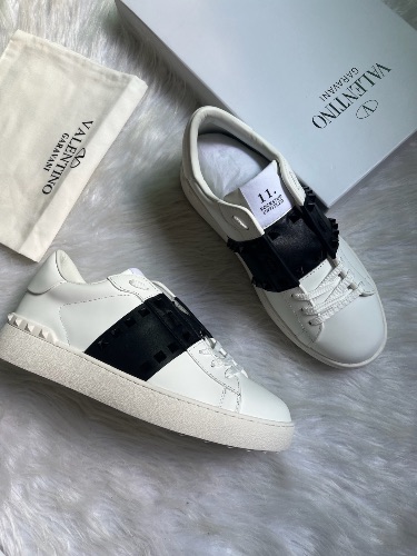 Valentino Garavani Rockstud Untitled white leather sneakers