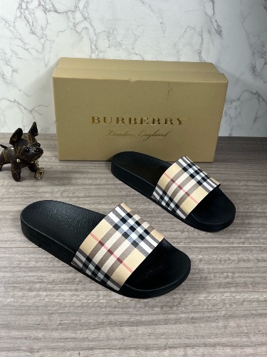 Burberry London Furley Vintage Check Pool Slides — 4
