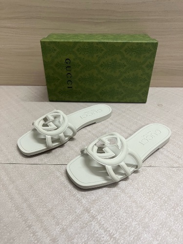 Gucci white Interlocking G rubber slide sandals