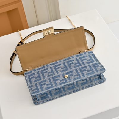 Fendi Baguette Wallet on Chain (T) — 6