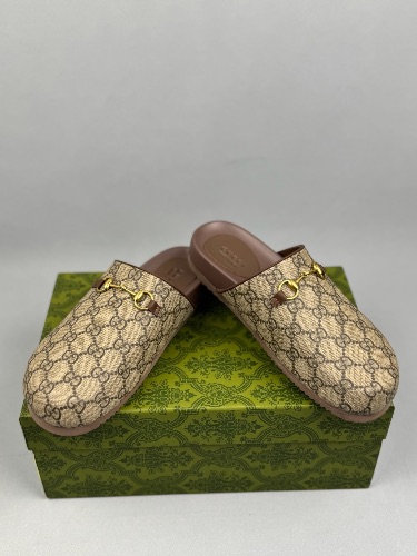 Gucci GG Supreme Horsebit mules in a beige and ebony canvas — 4