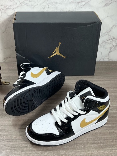 Nike Air Jordan 1 Mid SE Black Gold Patent Leather sneakers