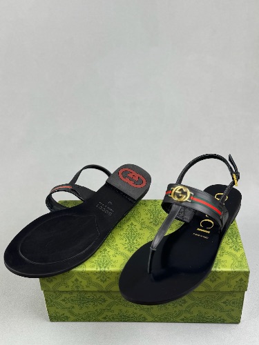 Gucci Women's black leather thong sandals