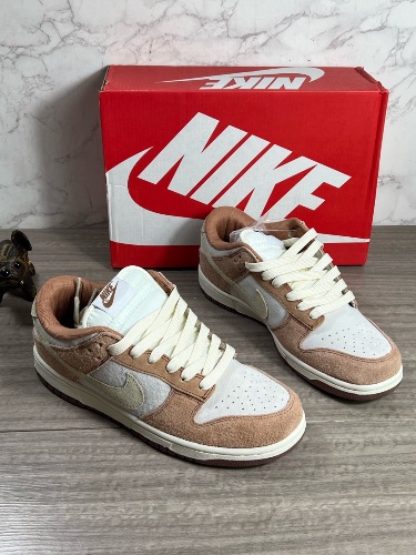 Nike Dunk Low PRM "Medium Curry" sneakers