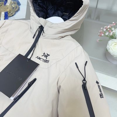 Arc'teryx kids insulated hooded jacke — 4