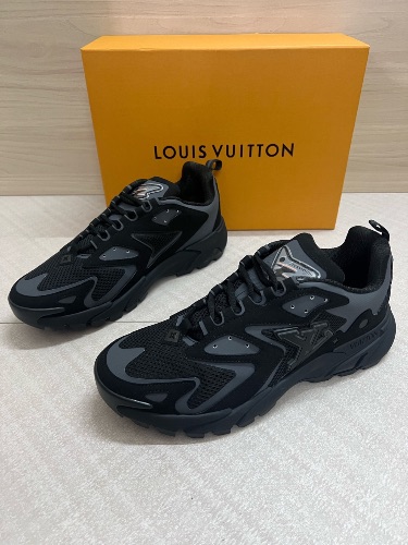 Louis Vuitton Runner Tatic sneakers in black — 3