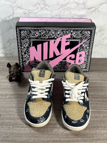 Nike x Travis Scott SB Dunk Low sneakers — 3