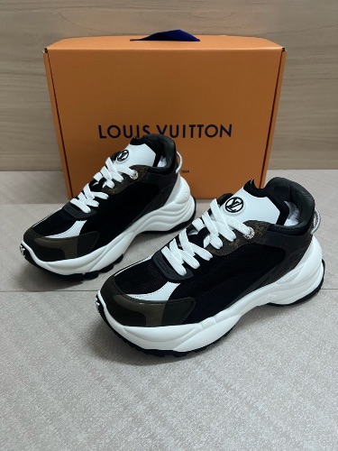 Louis Vuitton Run 55 sneakers in black and white — 3