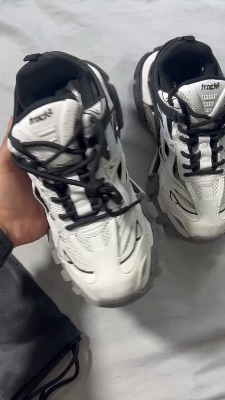 Balenciaga Track.2 trainers in black and white — 5