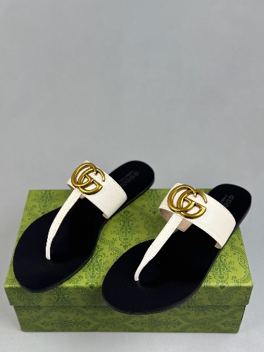 Gucci white leather Marmont thong sandals — 3