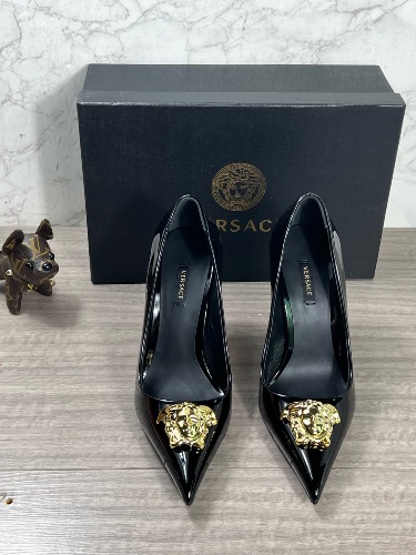 Versace La Medusa patent leather pumps — 3