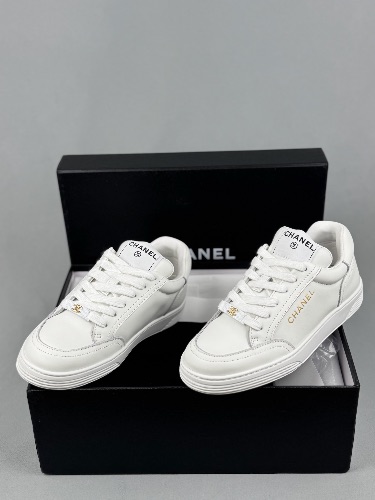 Chanel Interlocking CC Logo Sneakers in white